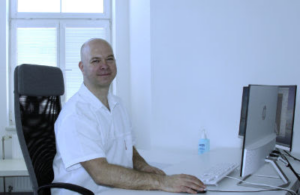 MUDr. David Kňourek, operatér Ortopedie Planá